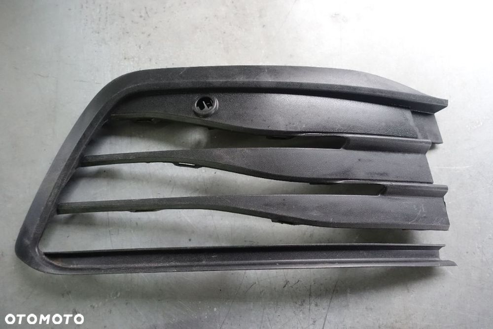 KRATKA ZDERZAKA LEWA PRAWA GOLF VIII - 2