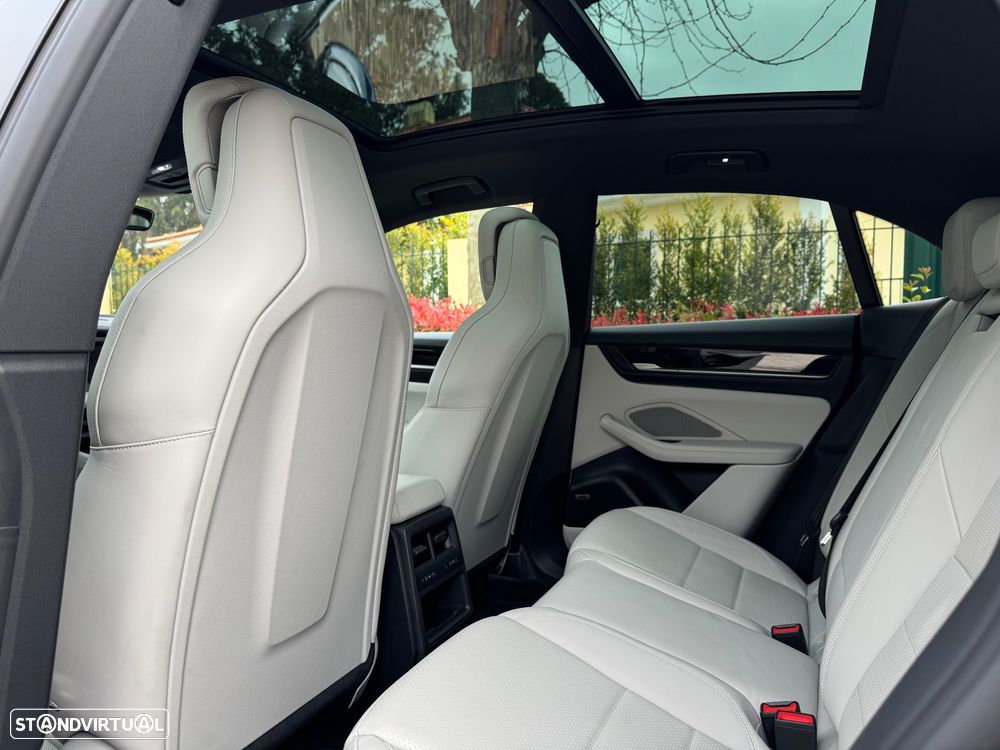 Porsche Macan Electric 4 - 33