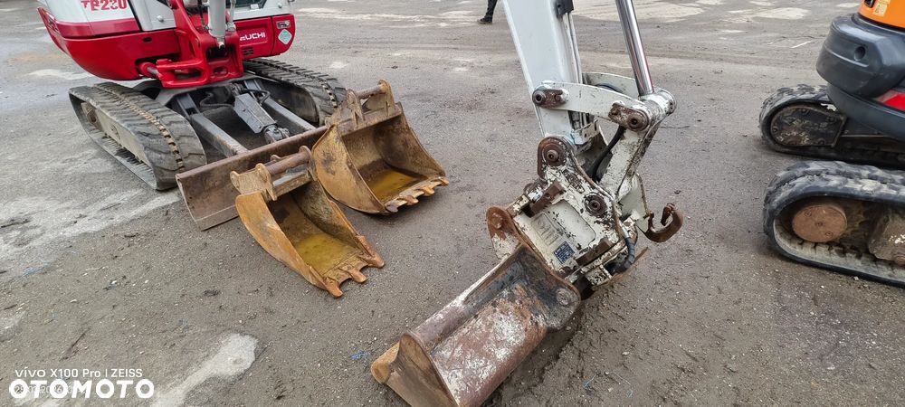 Takeuchi TB 230 - 8