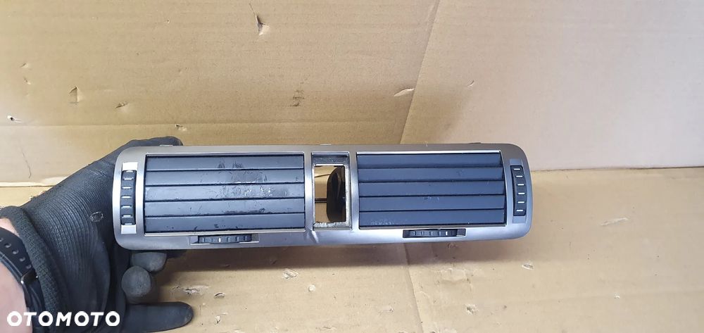 Kratka nawiewu powietrza środkowa Skoda Superb 3U0820951A - 2