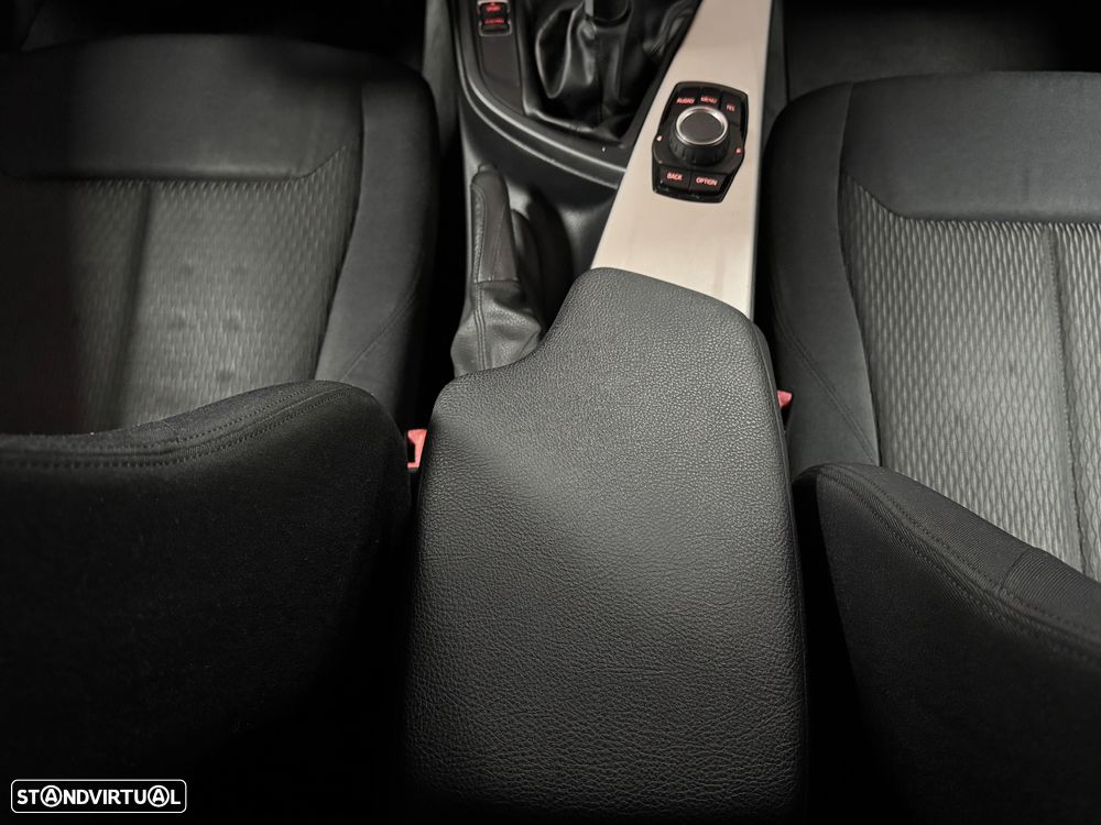 BMW 318 d Line Sport - 26