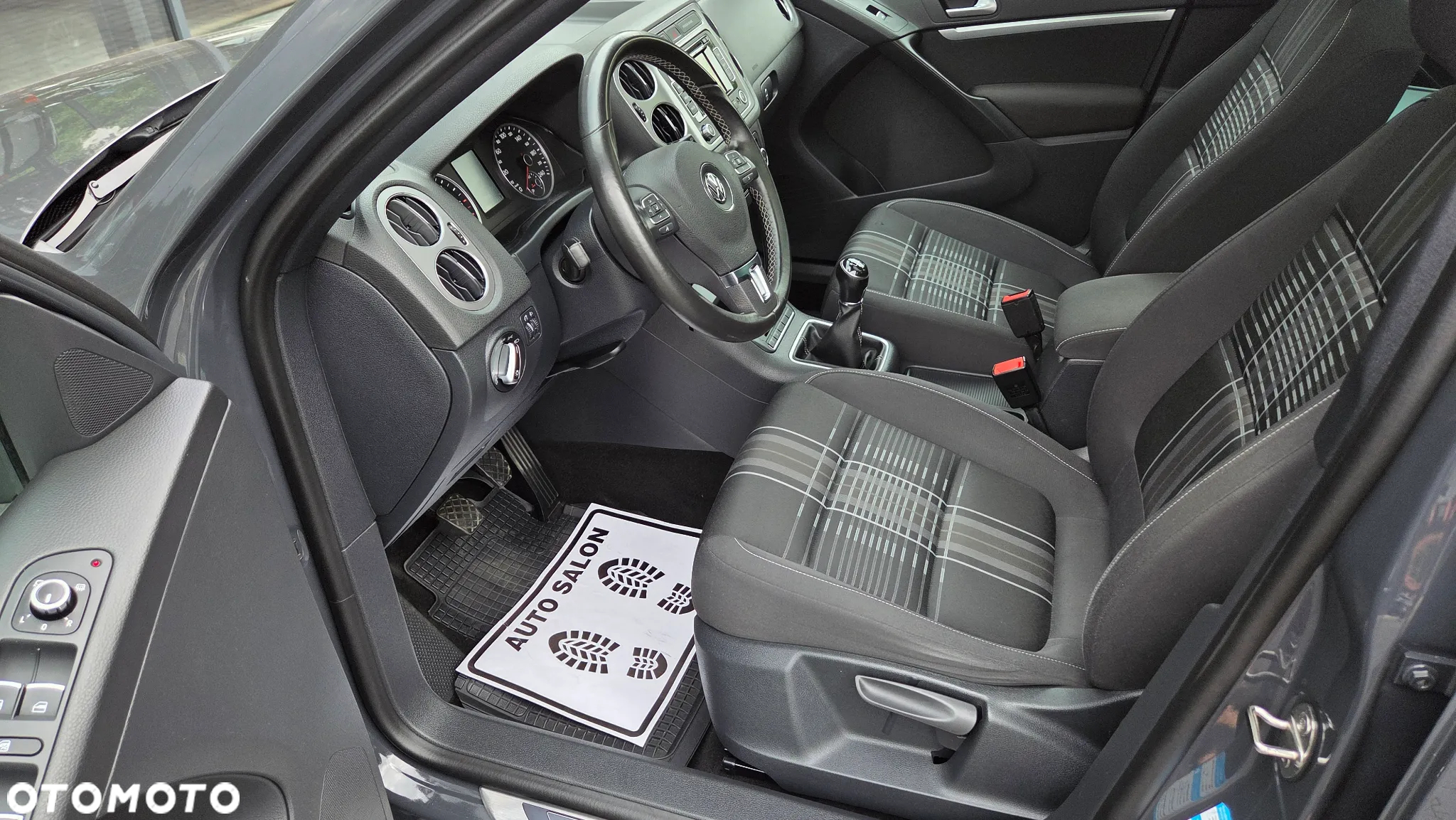 Volkswagen Tiguan 2.0 TDI DPF BlueMotion Technology Lounge Sport & Style - 8