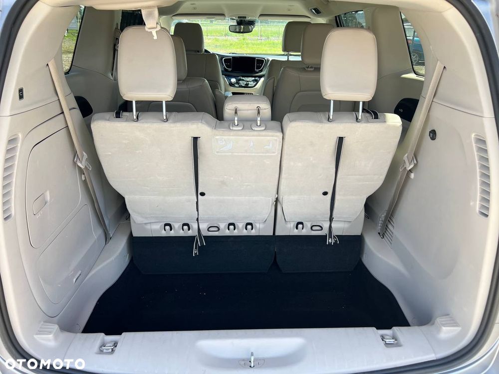 Chrysler Pacifica - 16