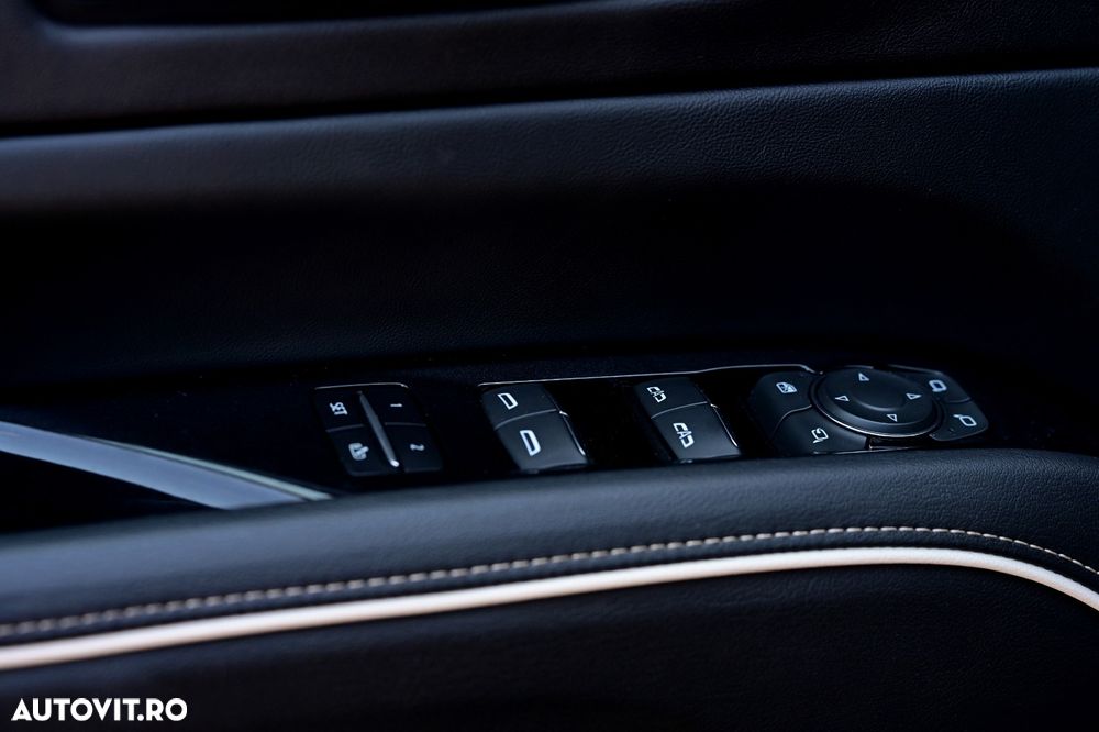 Cadillac Escalade 6.2 V8 AWD AT Platinum - 17