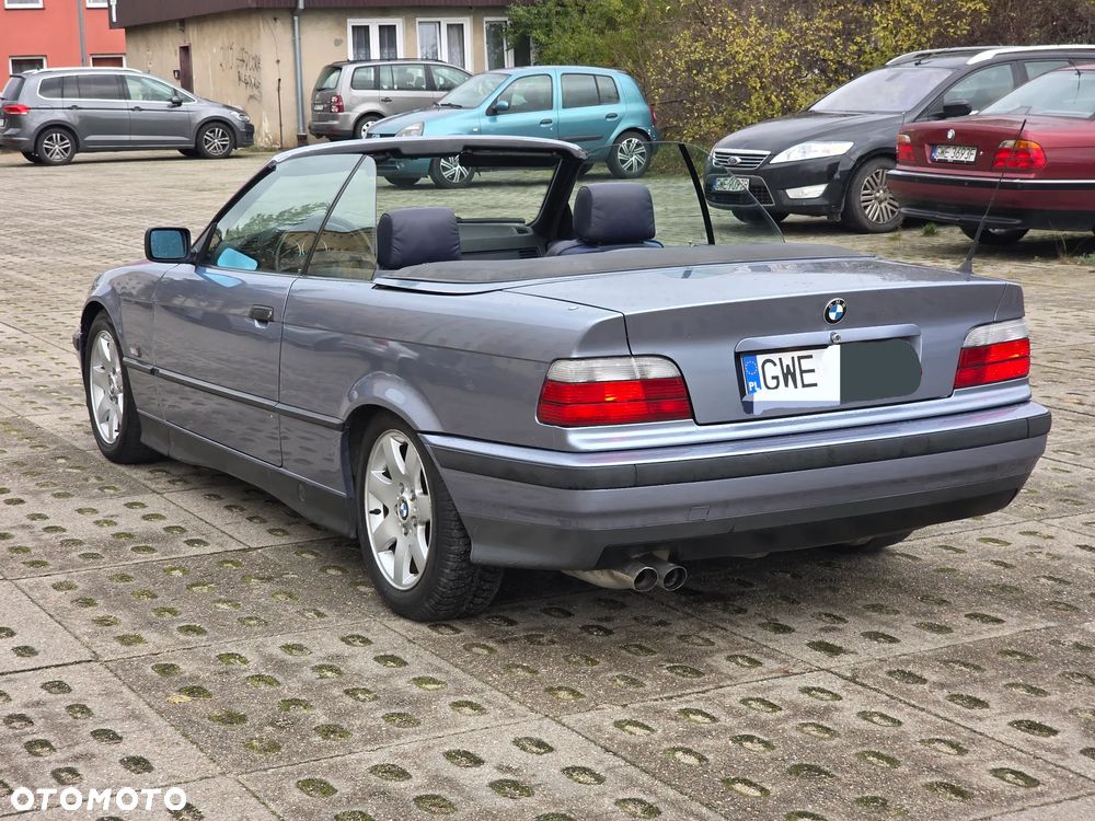 BMW Seria 3 325i - 6