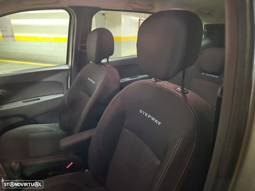 Dacia Lodgy 1.5 dCi Stepway 7L - 25