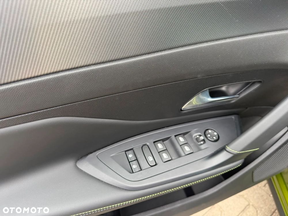 Peugeot 408 1.6 Plug-in Hybrid 240 GT Exclusive e-DCS7 - 37