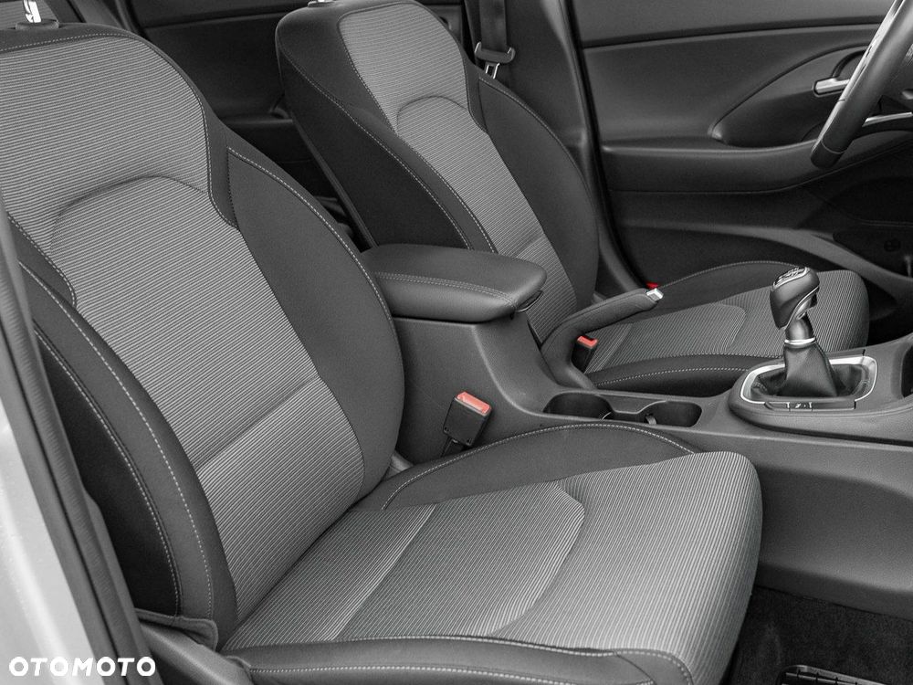 Hyundai i30 1.5 DPI Classic + - 29