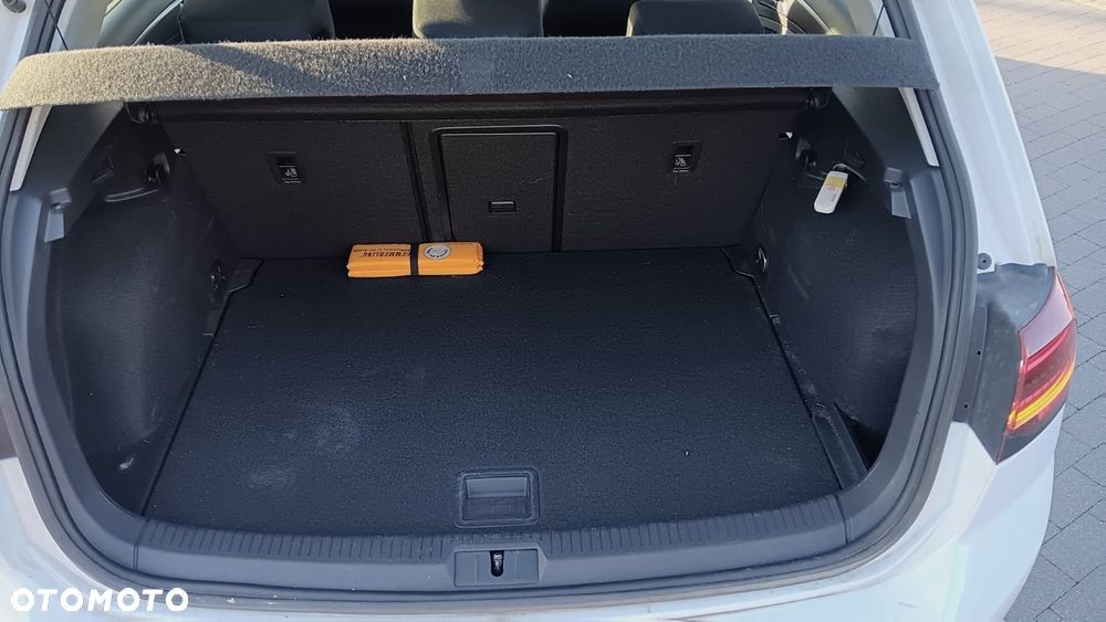 Volkswagen Golf - 6