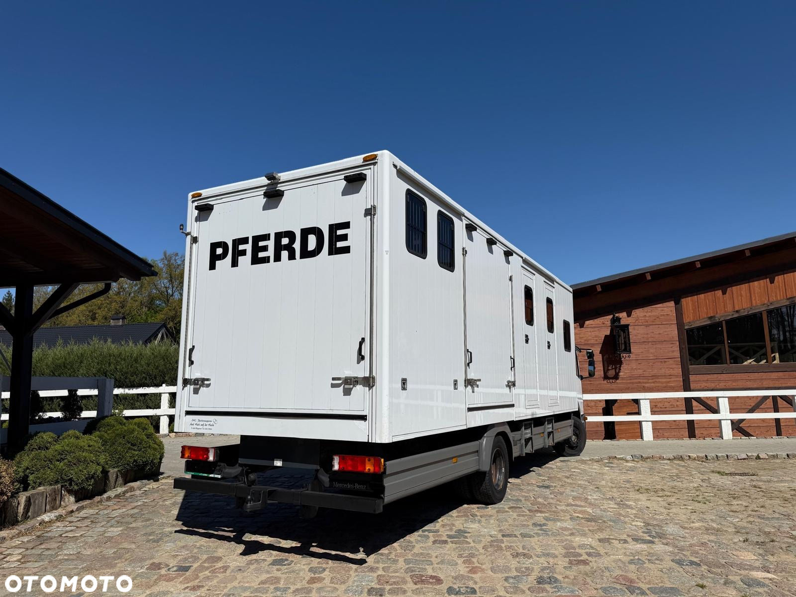 Mercedes-Benz Atego 1217 KONIOWÓZ 4-7 KONI Perfekcyjny Stan - 18
