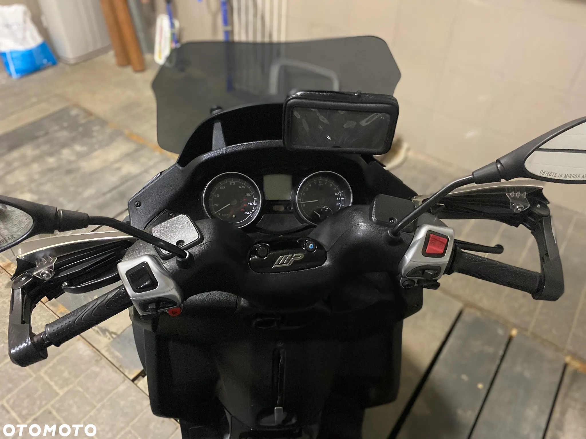 Piaggio MP-3 - 10