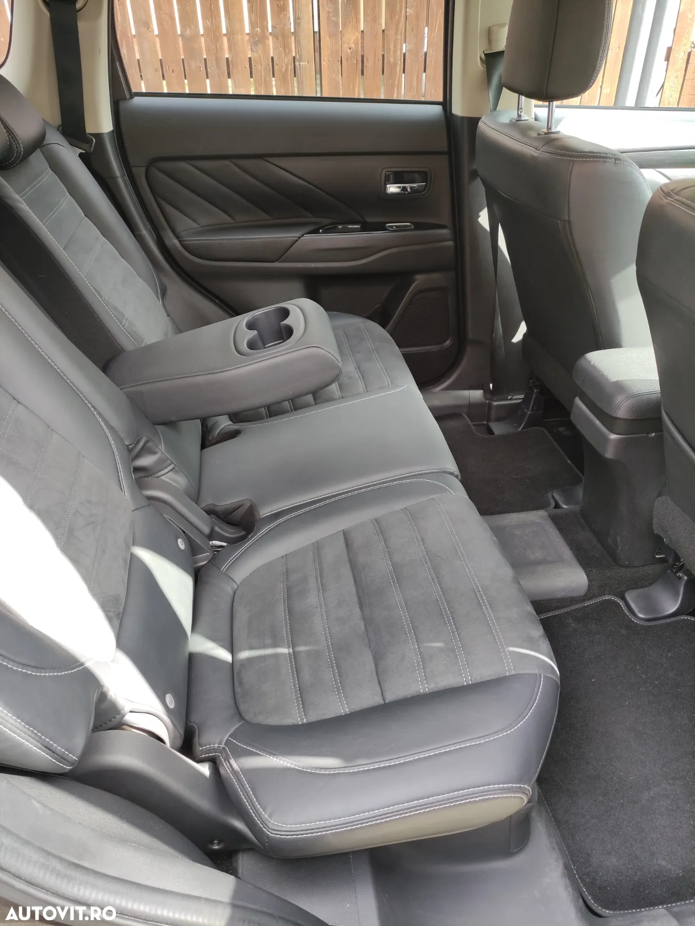 Mitsubishi Outlander 2.0 4WD Plug-In Hybrid - 9