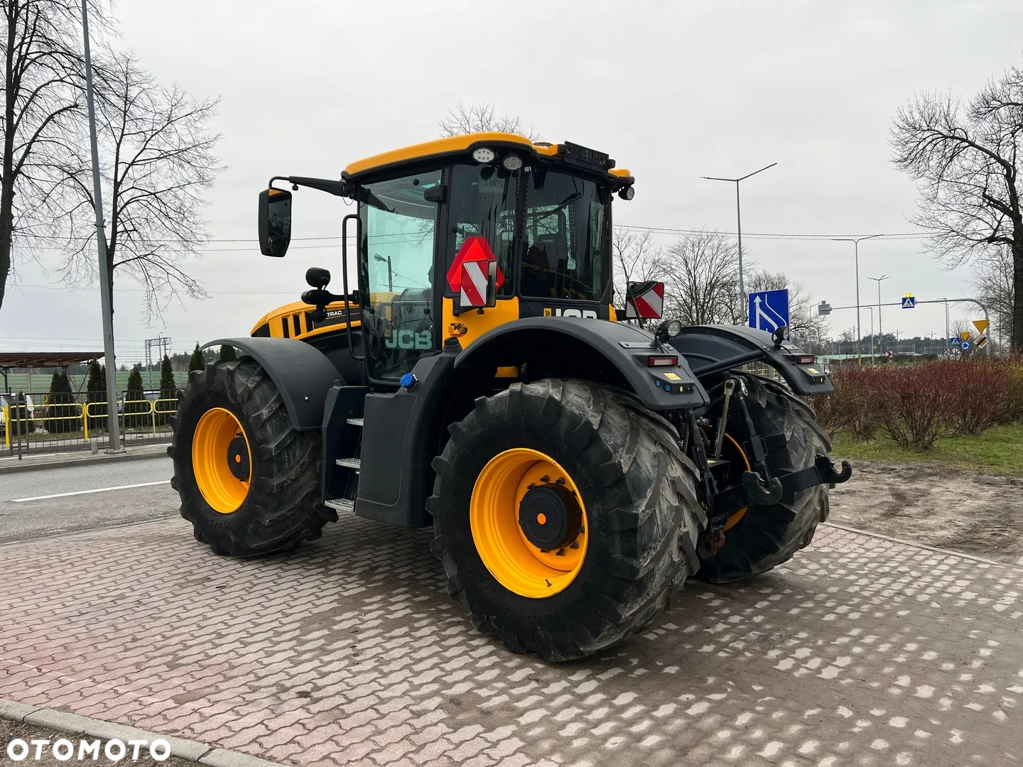 JCB FASTRAC 4220 | 220 KM | 2020 ROK | MAŁO GODZIN | BARDZO DOBRY STAN - 9