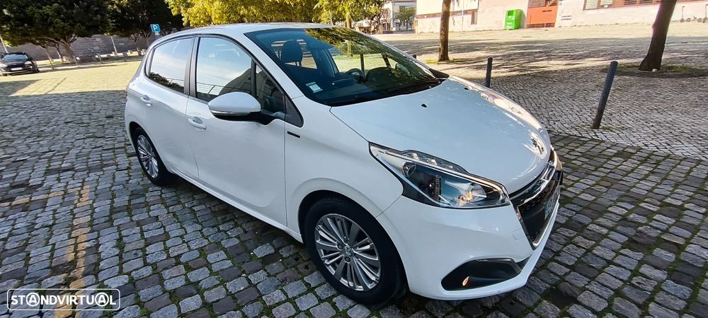 Peugeot 208 1.2 PureTech Signature - 29