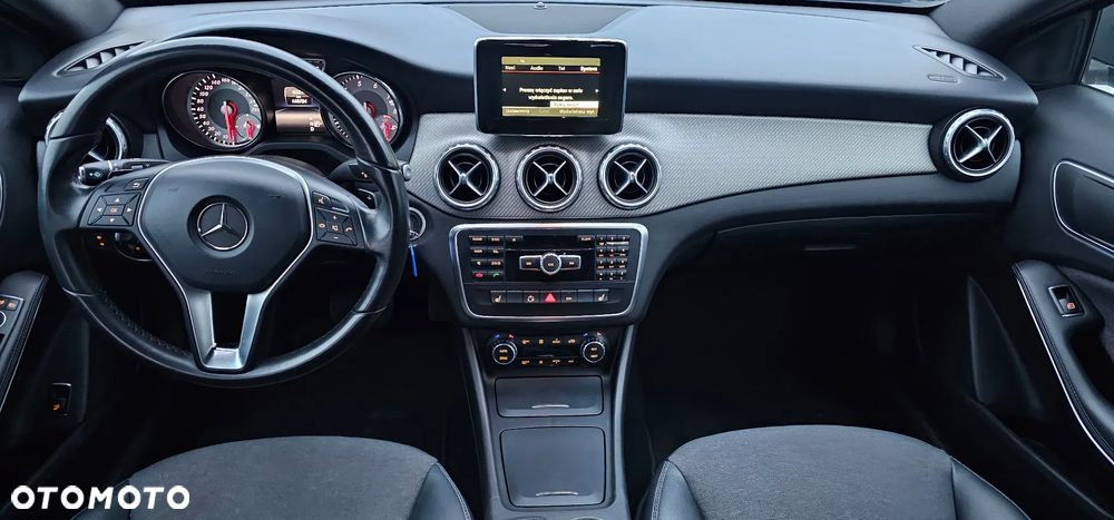 Mercedes-Benz GLA 200 7G-DCT Style - 17
