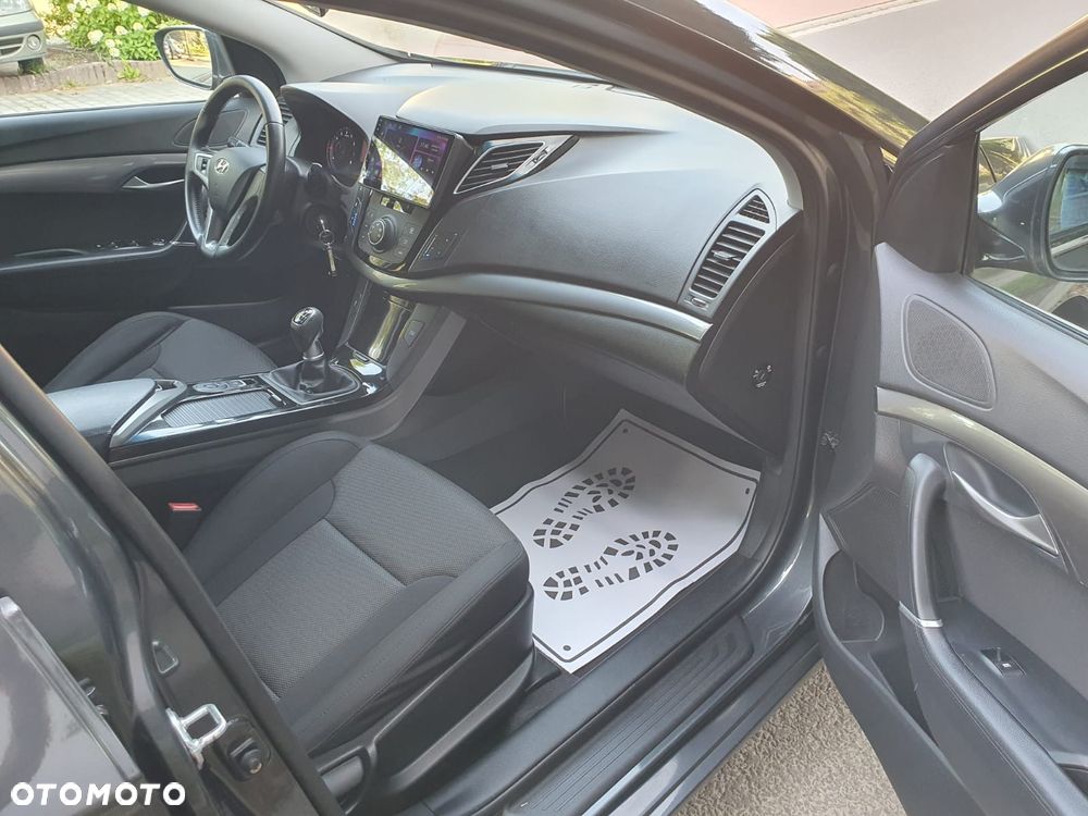 Hyundai i40 Kombi blue 1.6 Trend - 12