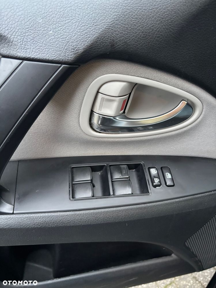 Toyota Avensis 2.0 D-4D Prestige - 21