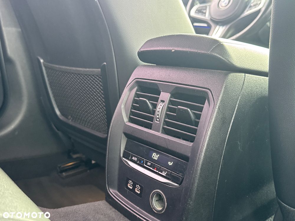 BMW Seria 3 318d Sport Line Shadow - 22