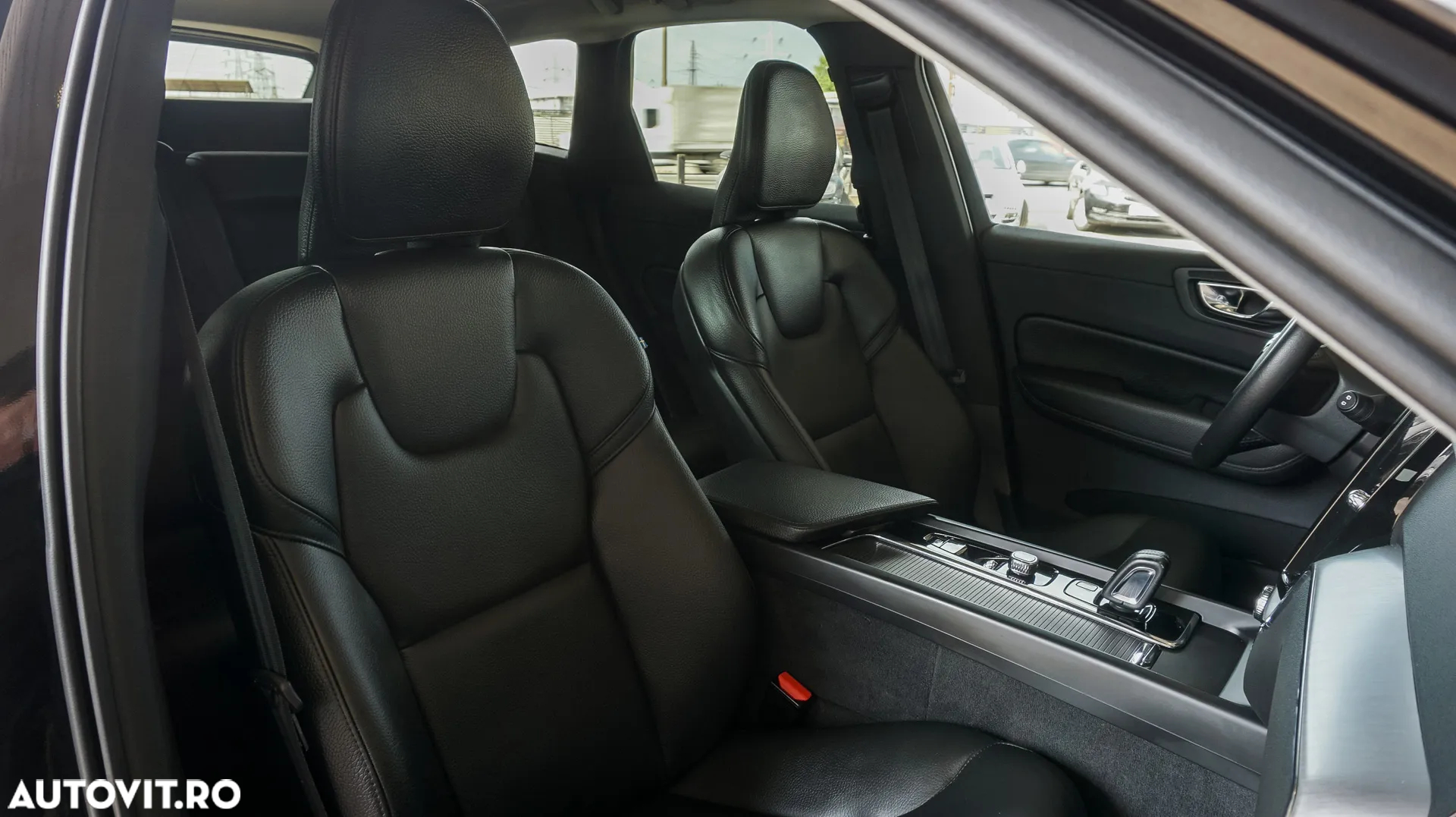 Volvo XC 60 T8 Twin Engine AWD Momentum - 27