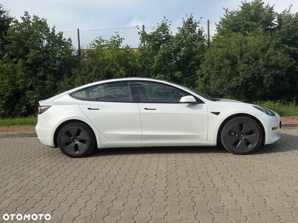Tesla Model 3 - 3