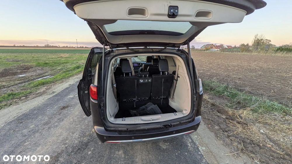 Chrysler Pacifica - 13