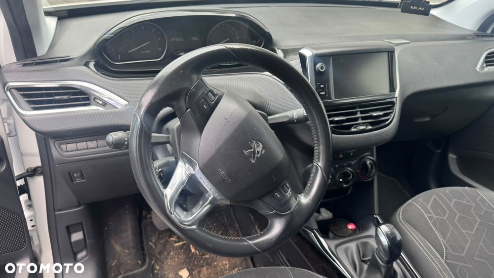 Peugeot 2008 1.5 BlueHDi Allure S&S - 17