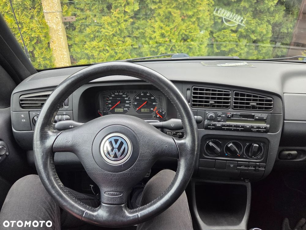 Volkswagen Golf 1.6 - 13