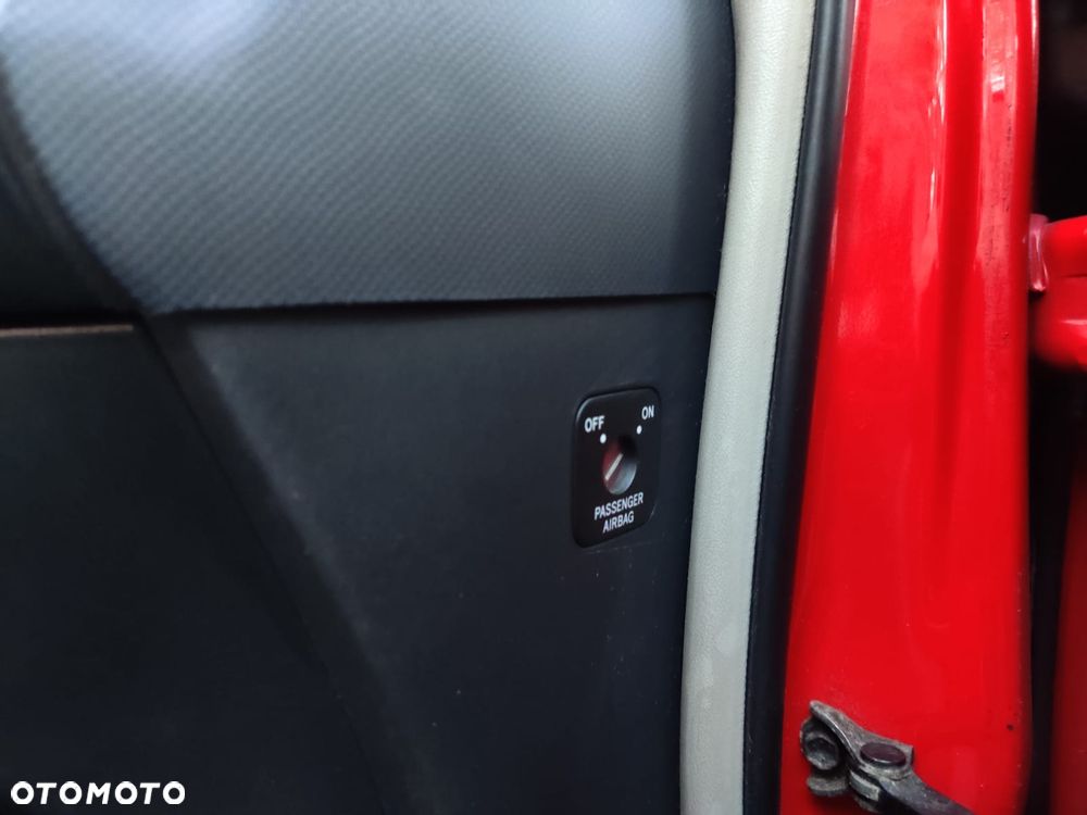 Toyota Yaris 1.0 Terra - 21