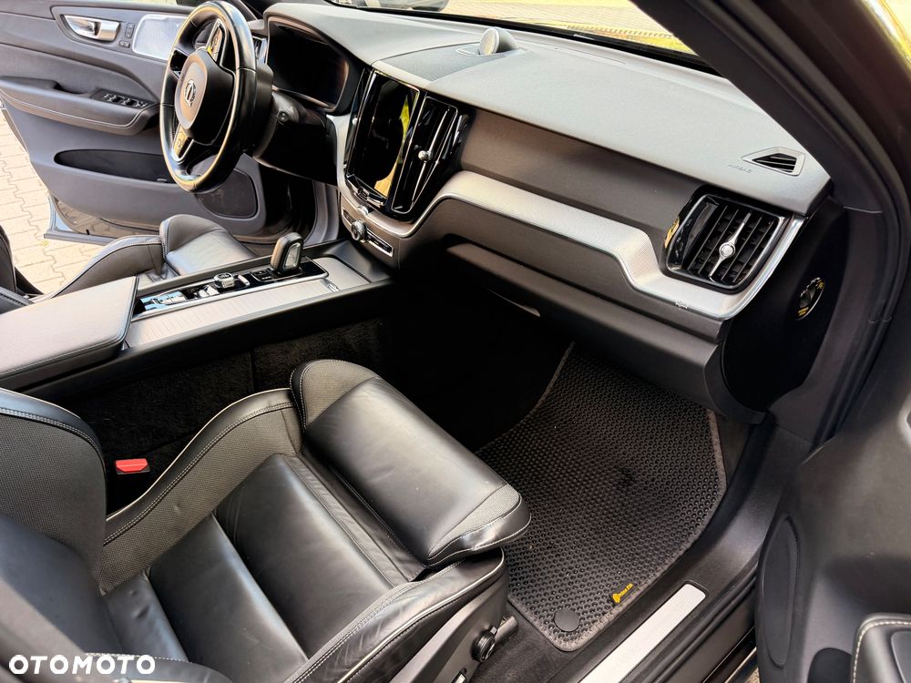 Volvo XC 60 T8 Plug-In Hybrid AWD R-Design - 13