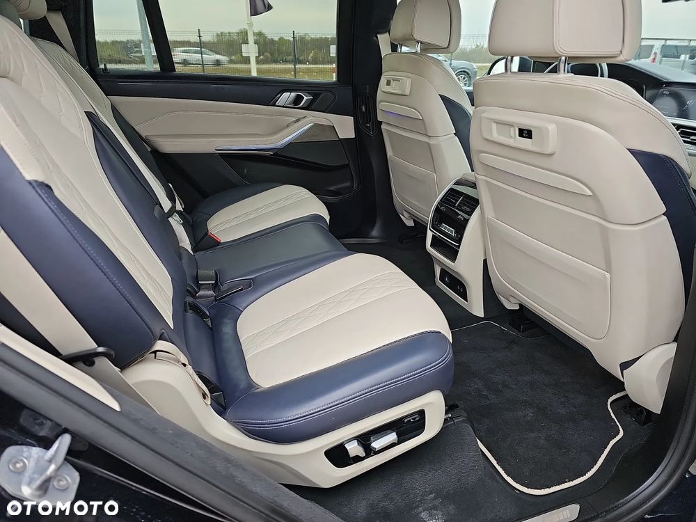 BMW X7 - 22