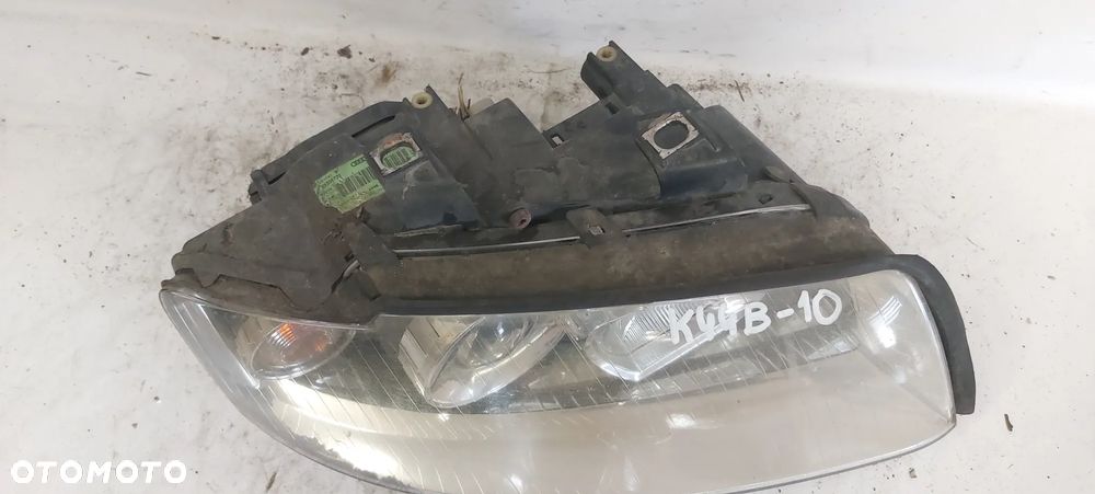 .  PRZOD PRZEDNIA LAMPA PRAWA AUDI A4 B6 - 2