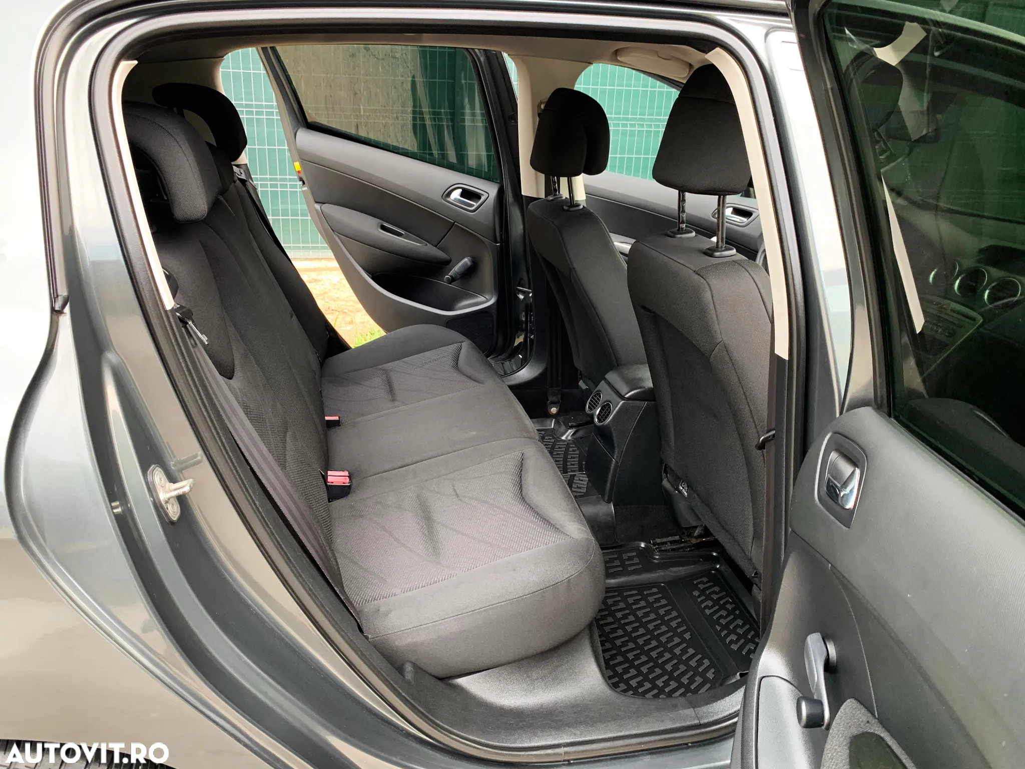 Peugeot 308 1.6HDi Confort Pack - 11