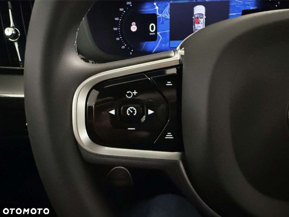 Volvo XC 60 B4 D AWD Plus Dark - 24