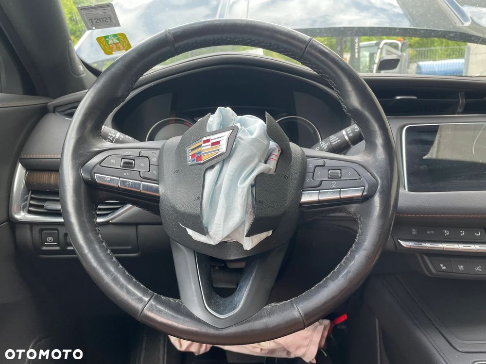 Cadillac XT4 w całości lub na części - 11