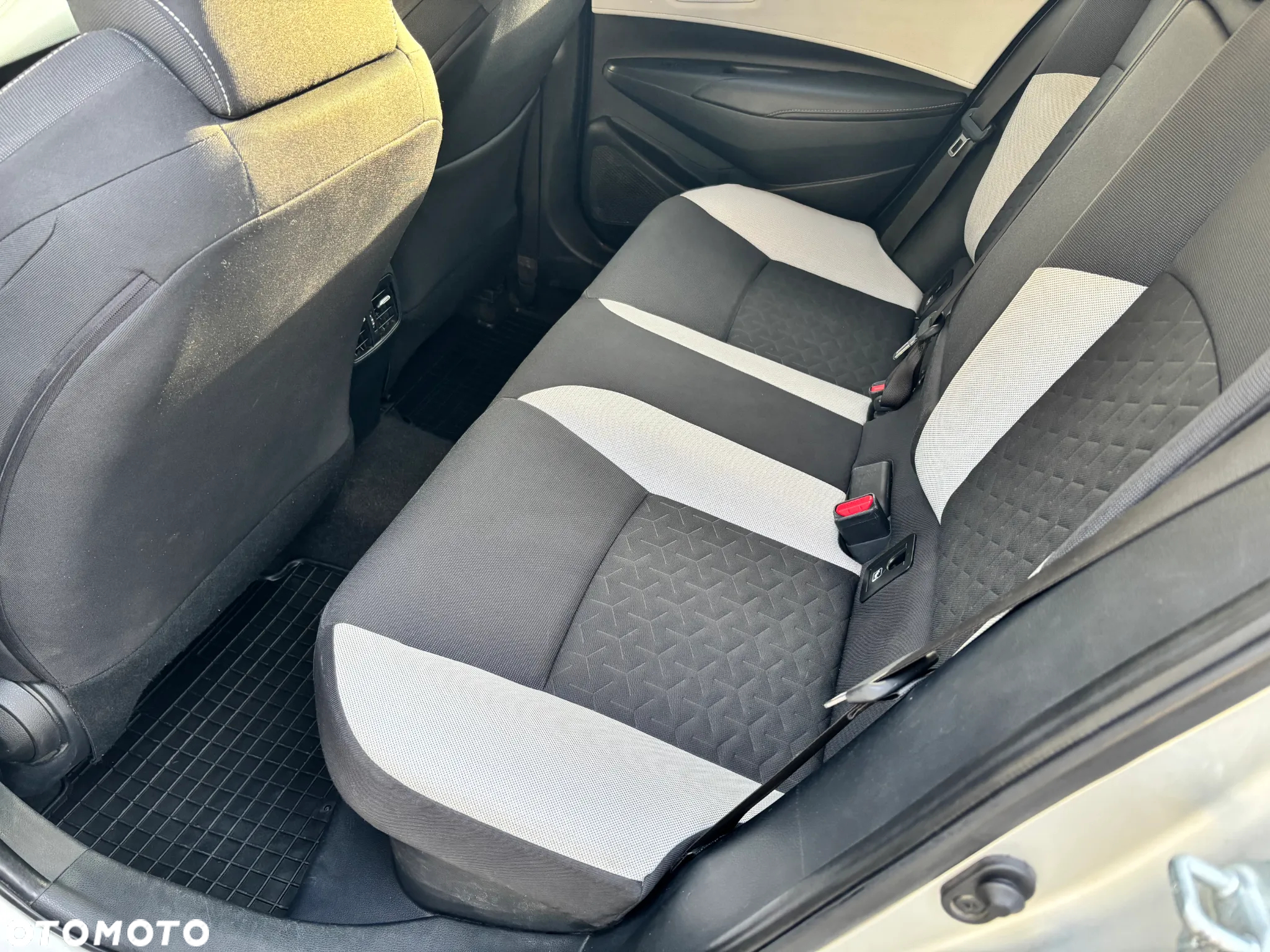 Toyota Corolla 1.8 Hybrid Comfort - 10