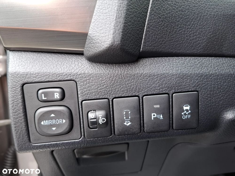 Toyota Auris 2.0 D-4D Executive - 19