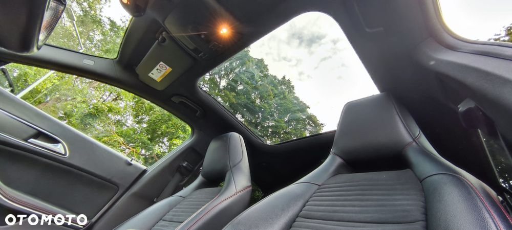 Mercedes-Benz CLA 220 4-Matic AMG Line - 26