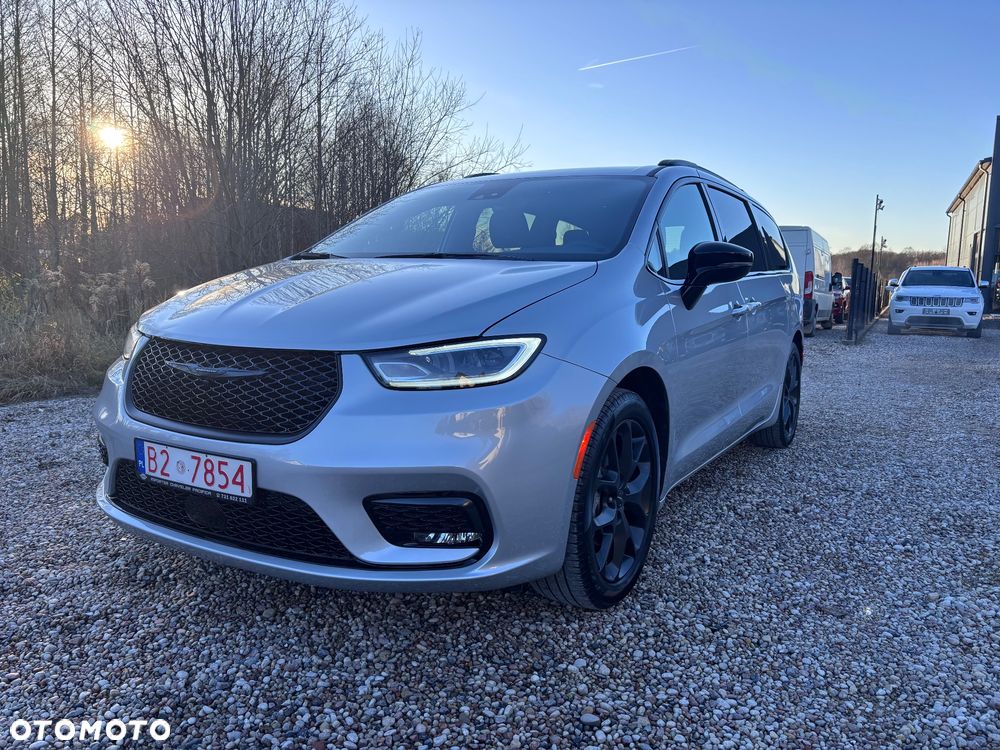 Chrysler Pacifica - 12