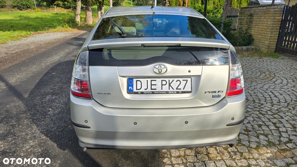 Toyota Prius ver--hybrid-executive - 4