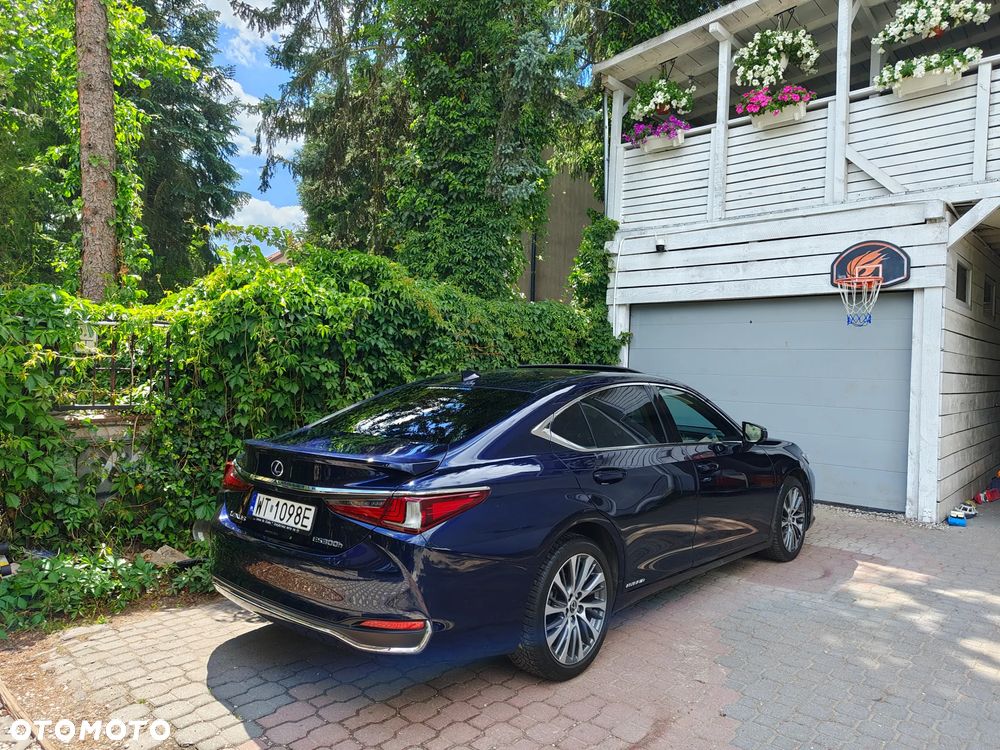 Lexus ES 300h Business Edition + - 4