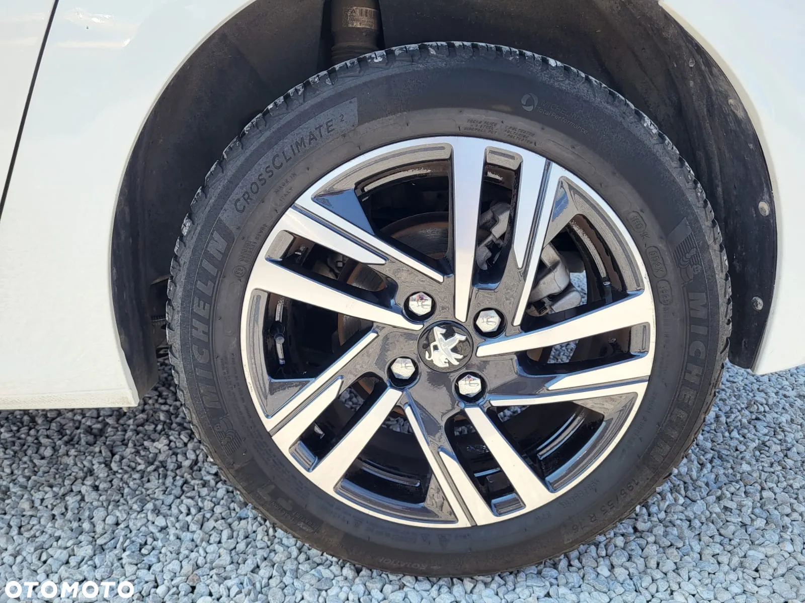 Peugeot 208 1.5 BlueHDi Allure S&S - 8