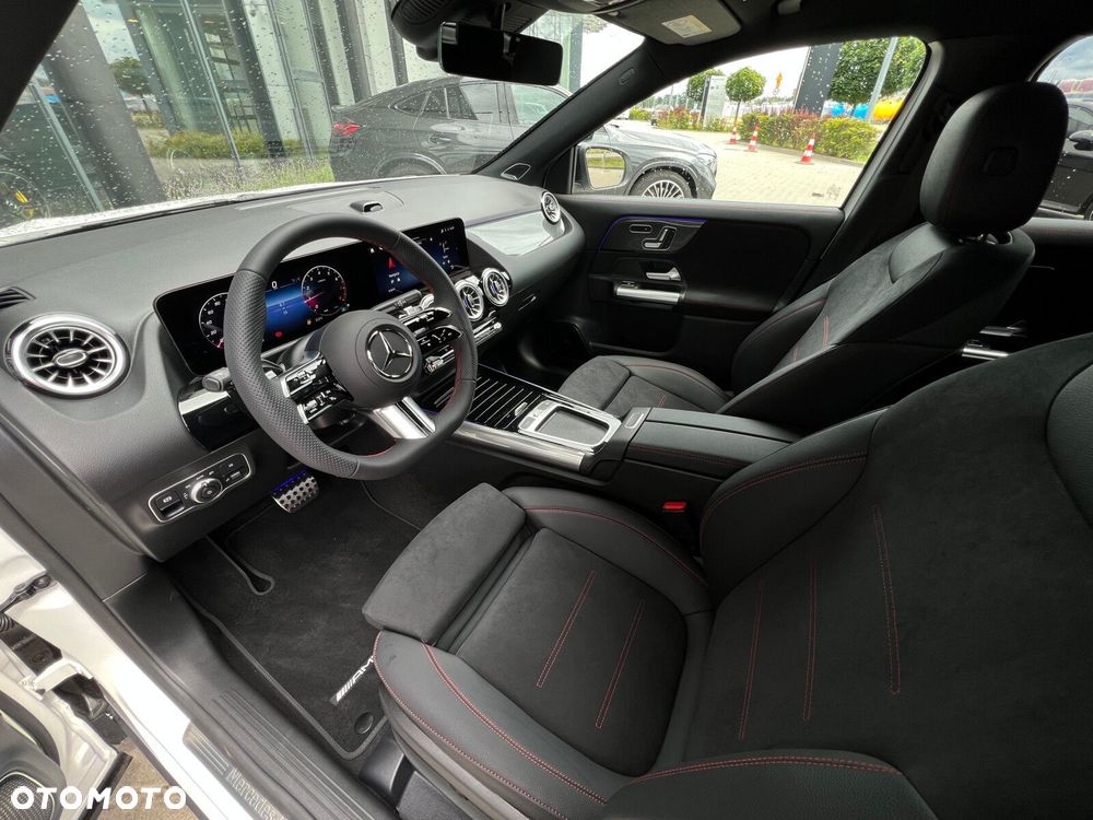 Mercedes-Benz GLA - 10