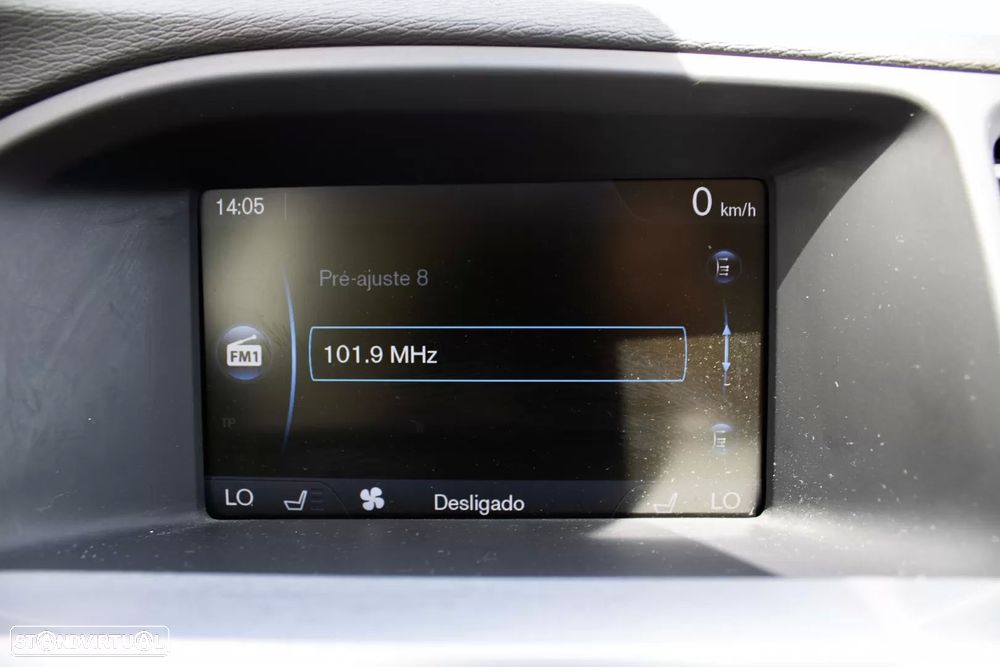 Volvo V60 D6 Plug-In-Hybrid AWD Geartronic Momentum — fotografia 31