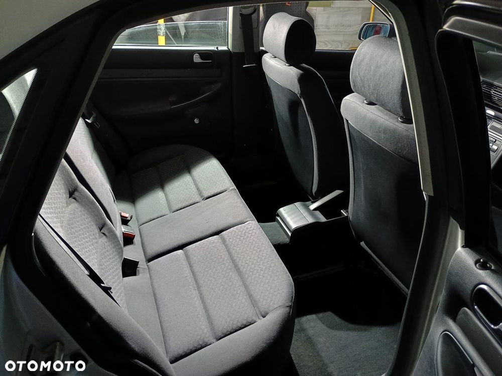 Audi A4 Limousine - 9