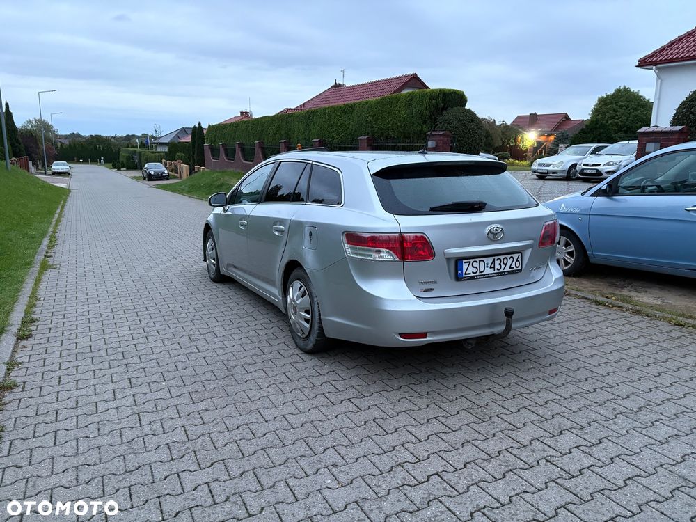 Toyota Avensis - 12