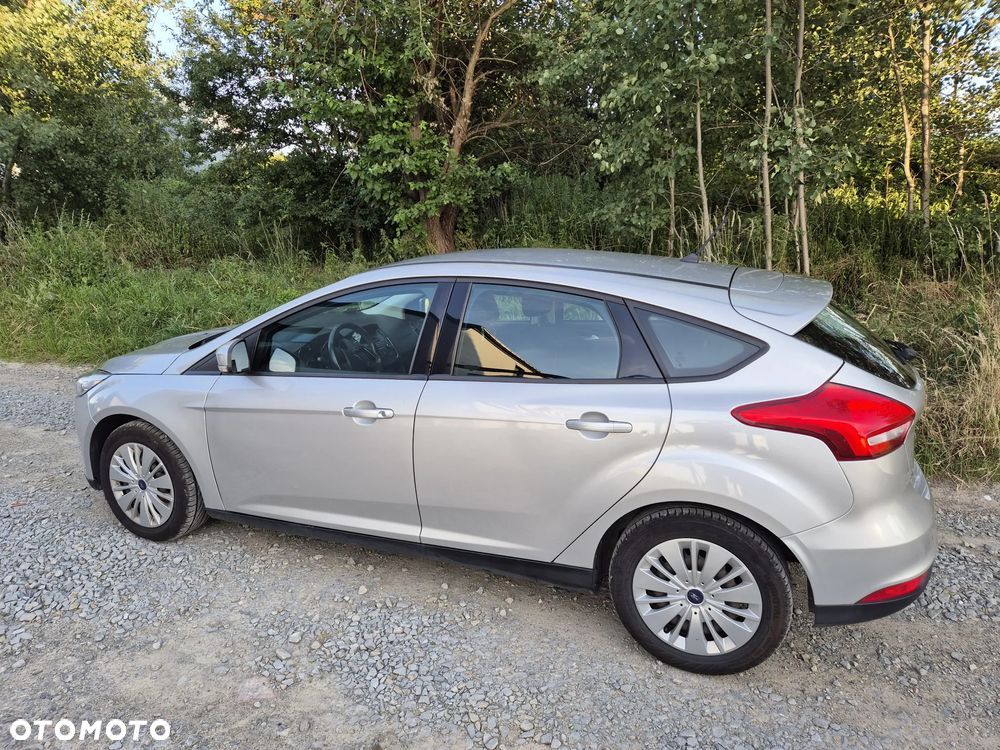 Ford Focus 1.6 Trend - 25