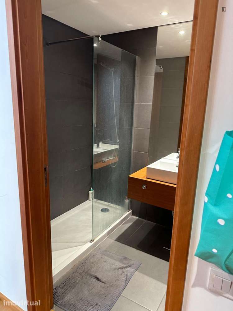 Quarto - localizado em Paranhos Porto - Grande imagem: 3/9