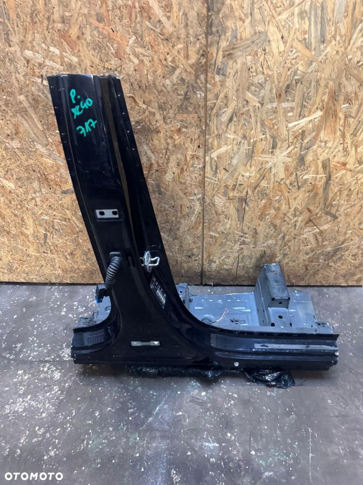 próg słupek prawy volvo xc40 2017-2024 - 2