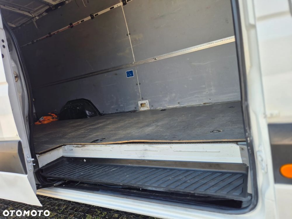 Mercedes-Benz Sprinter - 25