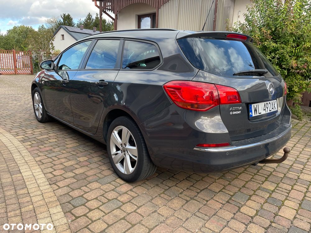 Opel Astra 2012 photo 2